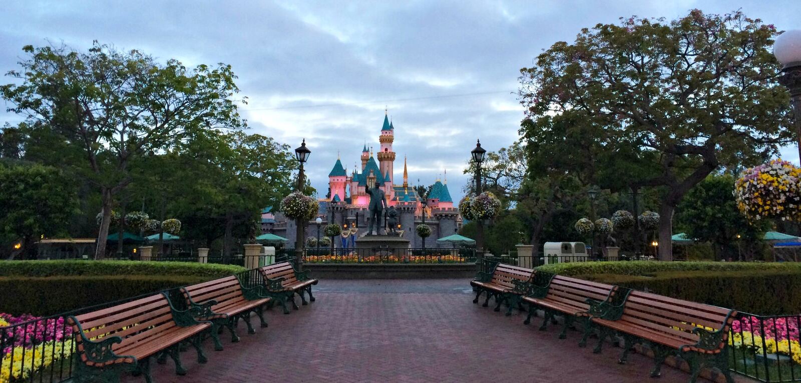 Anaheim 的 Disneyland 资料图（图库照片）